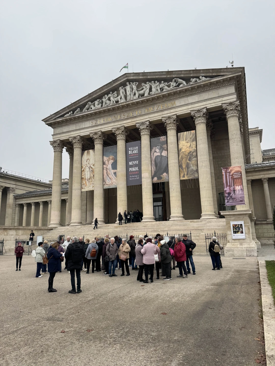 Потрясающий экскурсовод Анатолий. На тесле все увидели, посмотрели. Умный, яркий, насыщенный, легкий рассказ о городе. Спасибо!