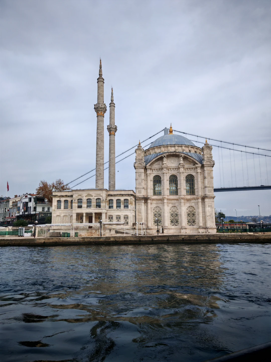 Отличная экскурсия. Огромное благодарность гиду. Ясмин очень хорошо преподносит материал. При общении располагает к себе. При