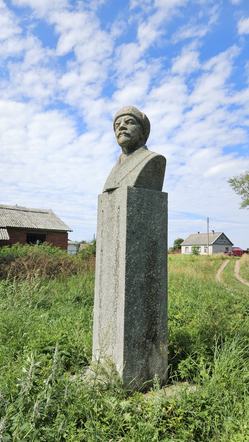 Это было фактически паломничество. На острове им. Залита рассказ гида был в основном посвящён жизни и