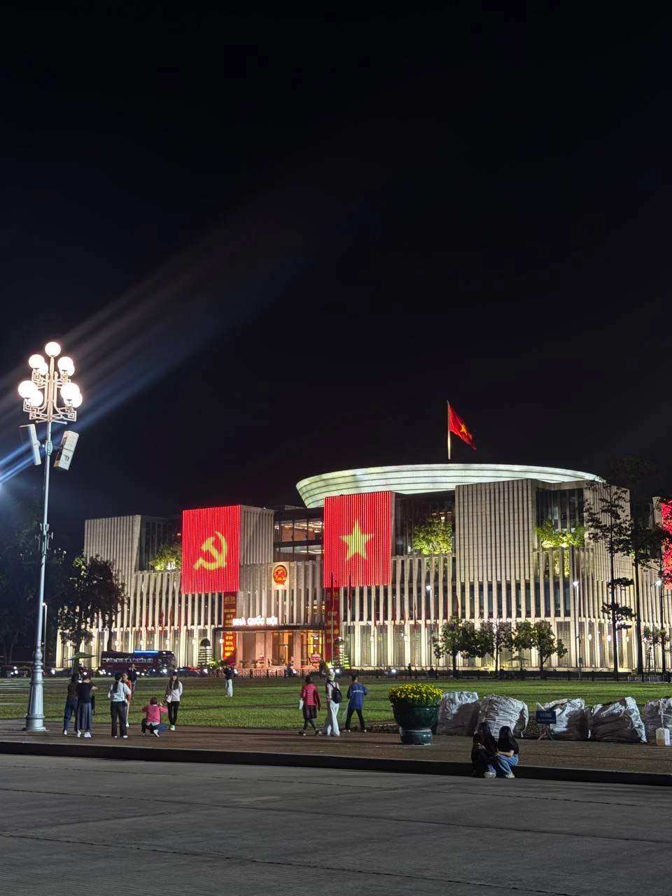 Елизавета отличный гид, которая рассказала основную историю Вьетнама и погрузила в быт и обычаи местных жителей