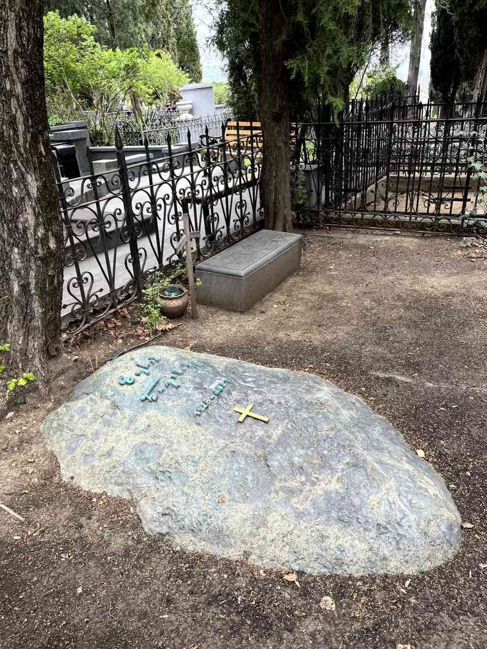 По Верийскому мемориалу в Тбилиси — с историком (21/22)