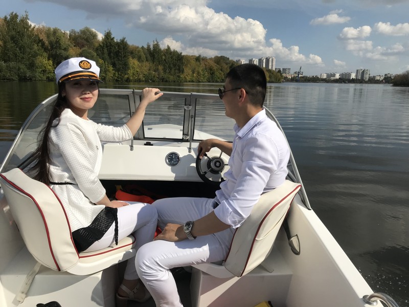 Сам себе капитан: прогулка по Москва-реке на катере