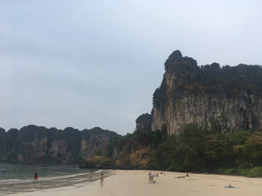 Съездил с Пхукета на Пхи-Пхи и Бамбу -просто огонь! Море такое, что глаз не оторвать бирюзовое