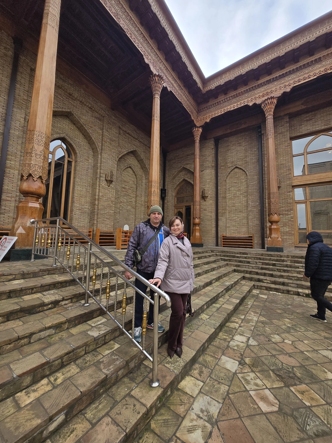 Отличная экскурсия с активным гидом! У нас был гид Шерзод Саттаров, очень энергичный с четкой речью