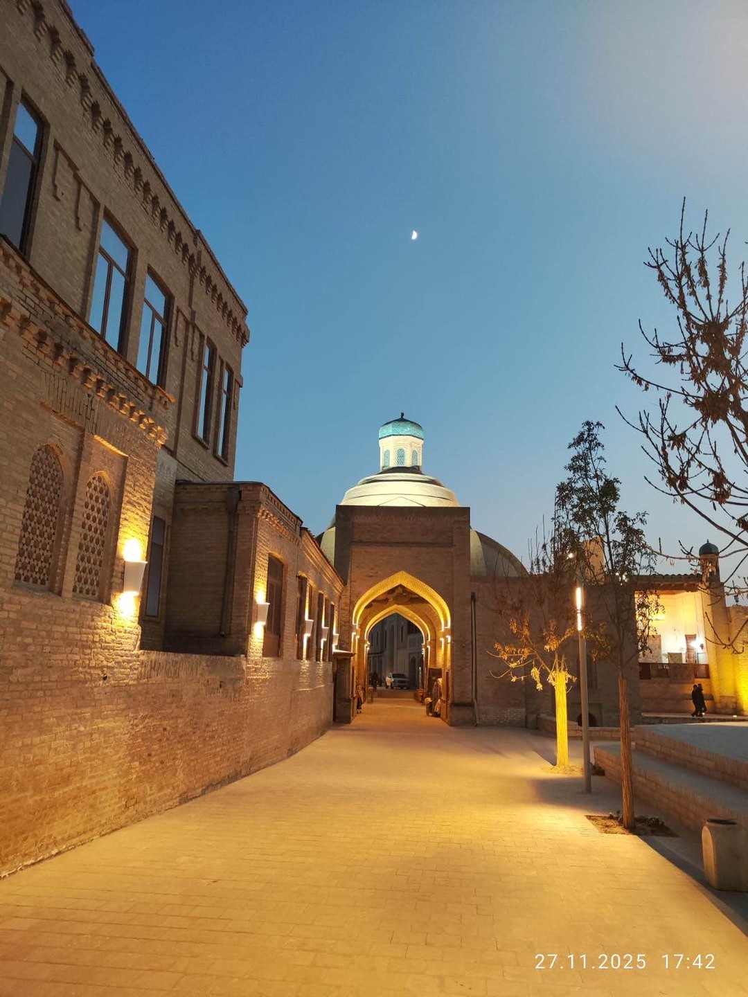 Сегодня у нас была замечательная экскурсия по древней Бухаре в которую нас погрузила великолепный экскурсовод по имени Дильробо