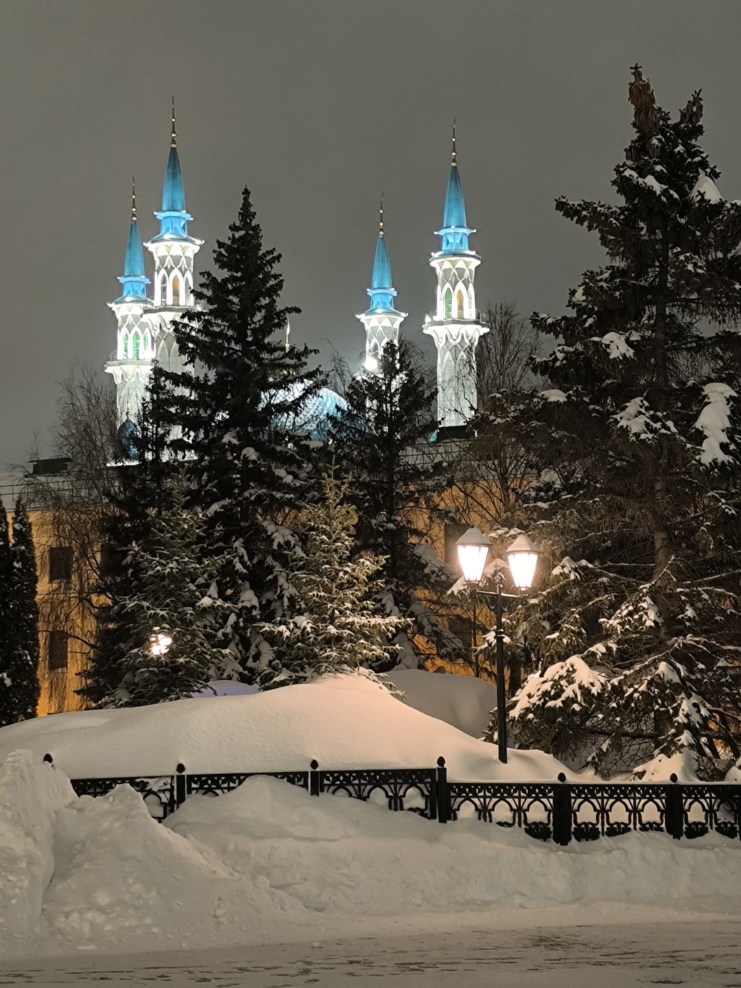 Гиду Алисе однозначно оценка "отлично". Не повезло с погодой, поэтому удалось побывать в "деревне", видели ее
