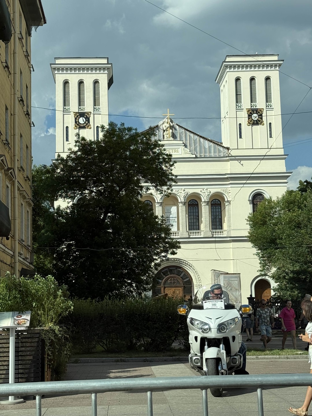 Экскурсия доставила массу положительных впечатлений. Наш экскурсовод (Алёна) прекрасно владеет материалом, отвечала на любые вопросы, помимо