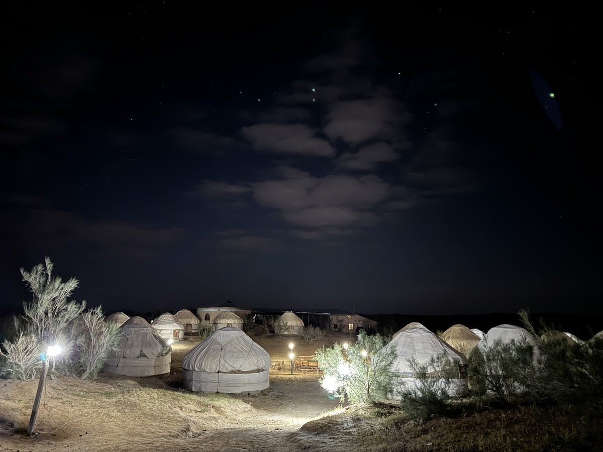 Фото Петроглифы, ночь в юртах и отдых на озере Айдаркуль: двухдневная поездка