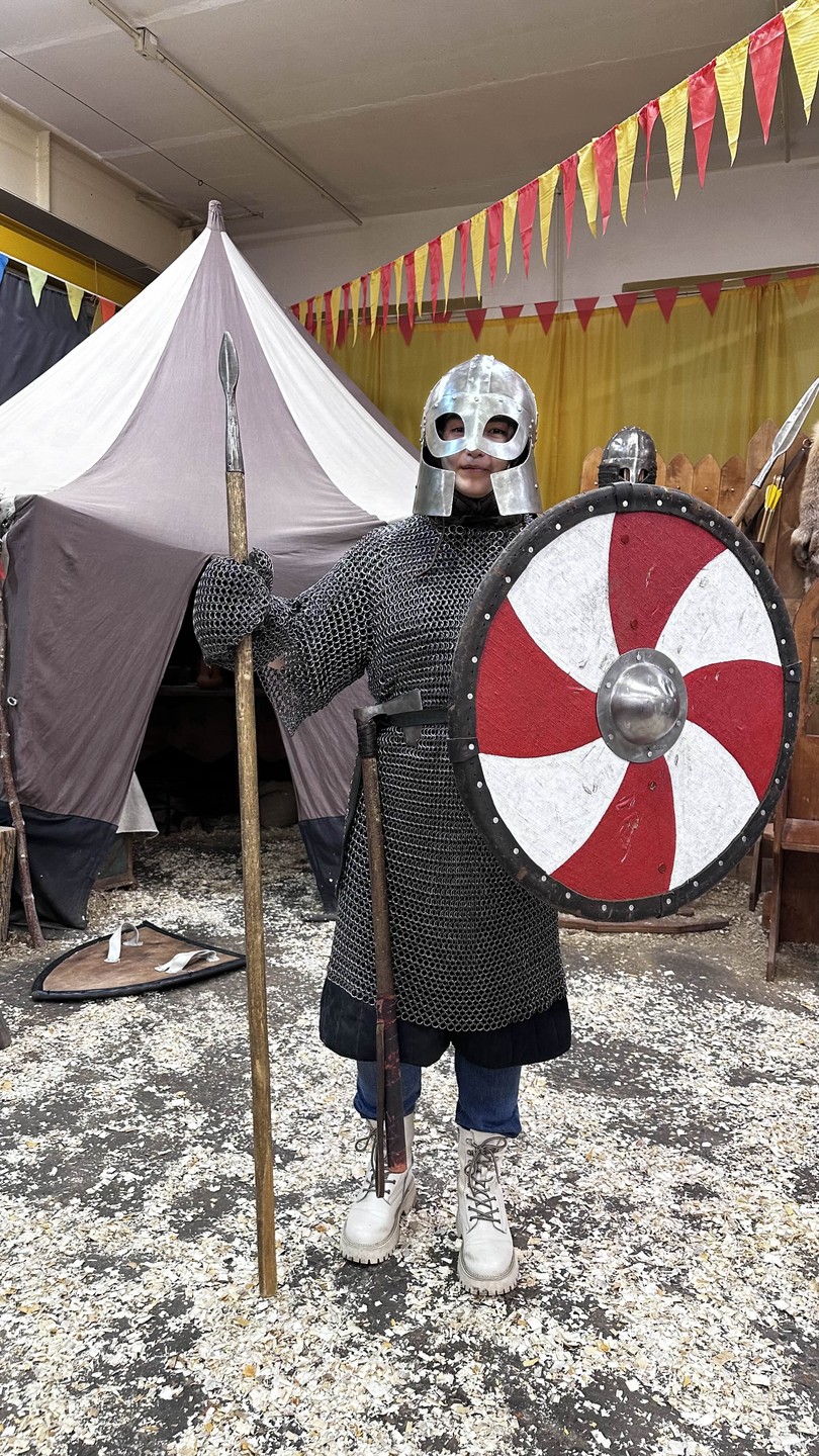 Прекрасная экскурсия для любителей средневековой тематики. Экскурсовод очень доброжелательный, приятно слушать!)