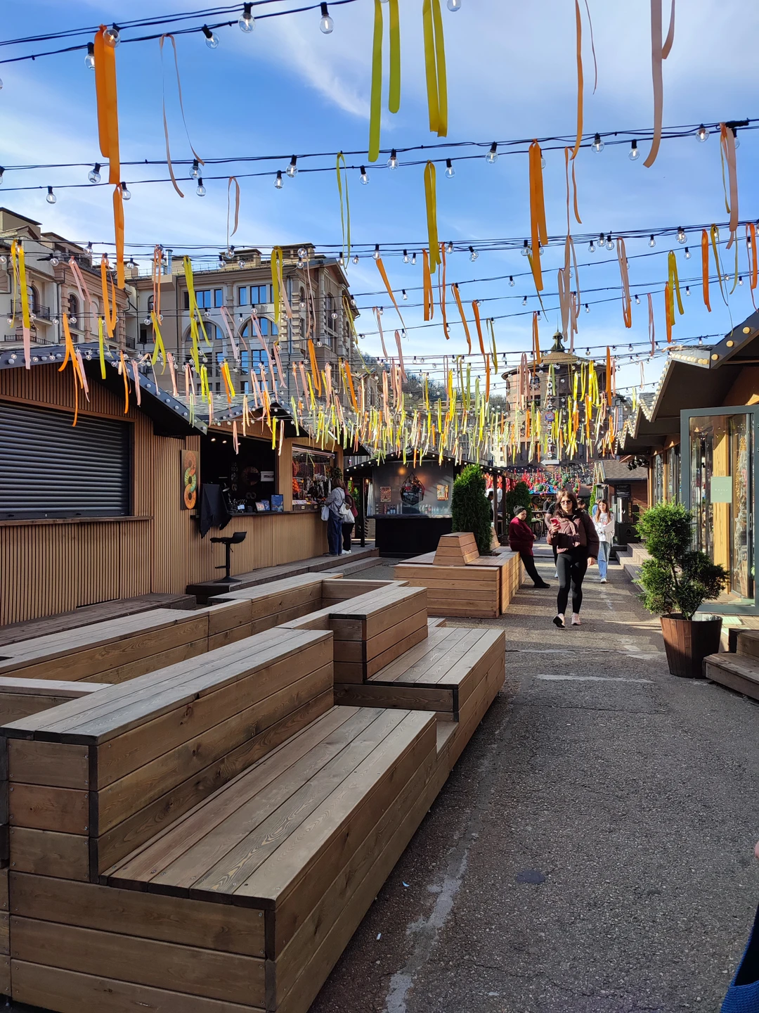 Сопровождал гид Карпо. Местный житель. Знает не только исторические факты, но и местные легенды. Забирал нас