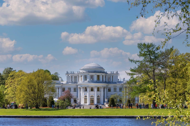 Аптекарский и Каменный острова на авто: дачи, особняки и «Ленполиграфмаш»