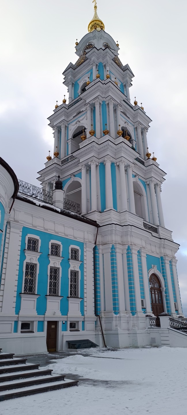 Прекрасная экскурсия по Костромской у Кремлю! Очень заинтересовались ребята 11 лет. Проходы по винтовым лестницам, смотровая