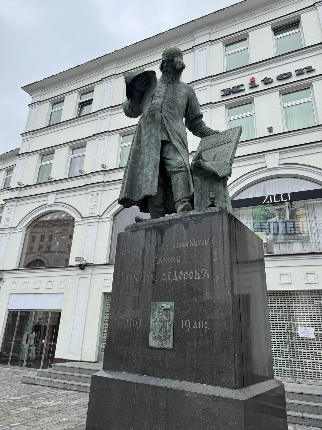 На этой экскурсии было прекрасно все: и маршрут, и объекты, и истории, и великолепный рассказчик. Получили