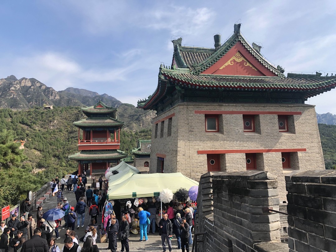 Мы посетили китайскую стену, мне очень понравился и гид отлично рассказал и ответил на все вопросы,