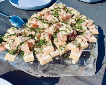 Южная часть Ольхона, озеро Нурское, ужин на свежем воздухе