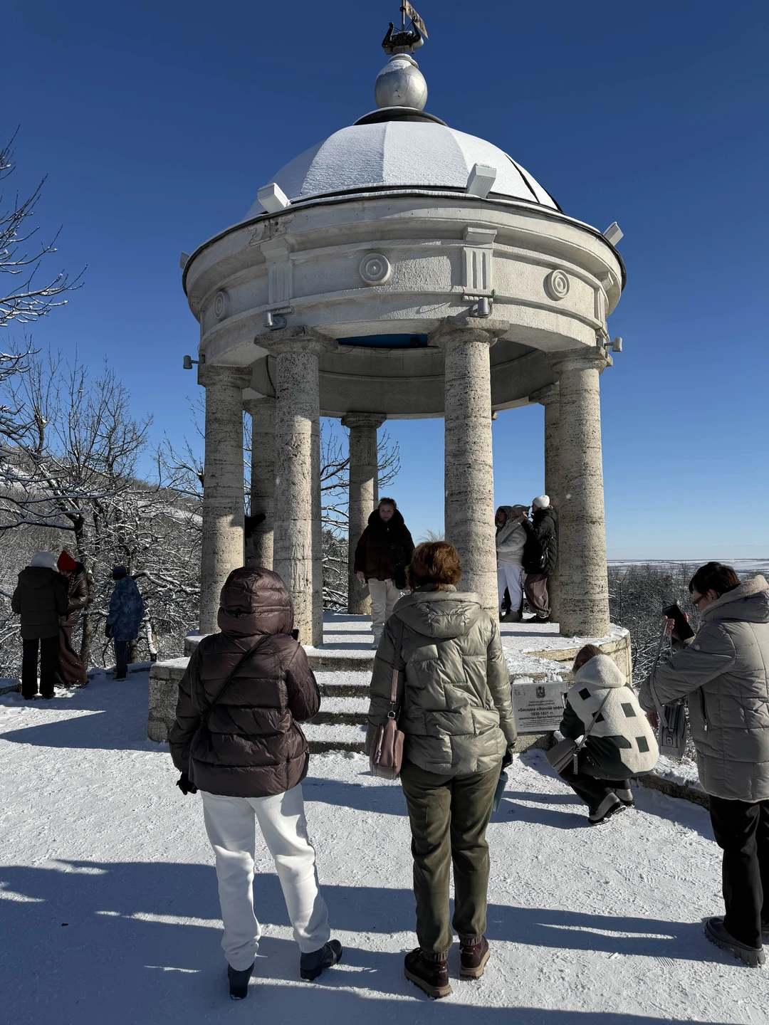 Очень вдохновляющая экскурсия, нас было 7 человек, в том числе подросток) окунает в Пятигорск прошлых лет,