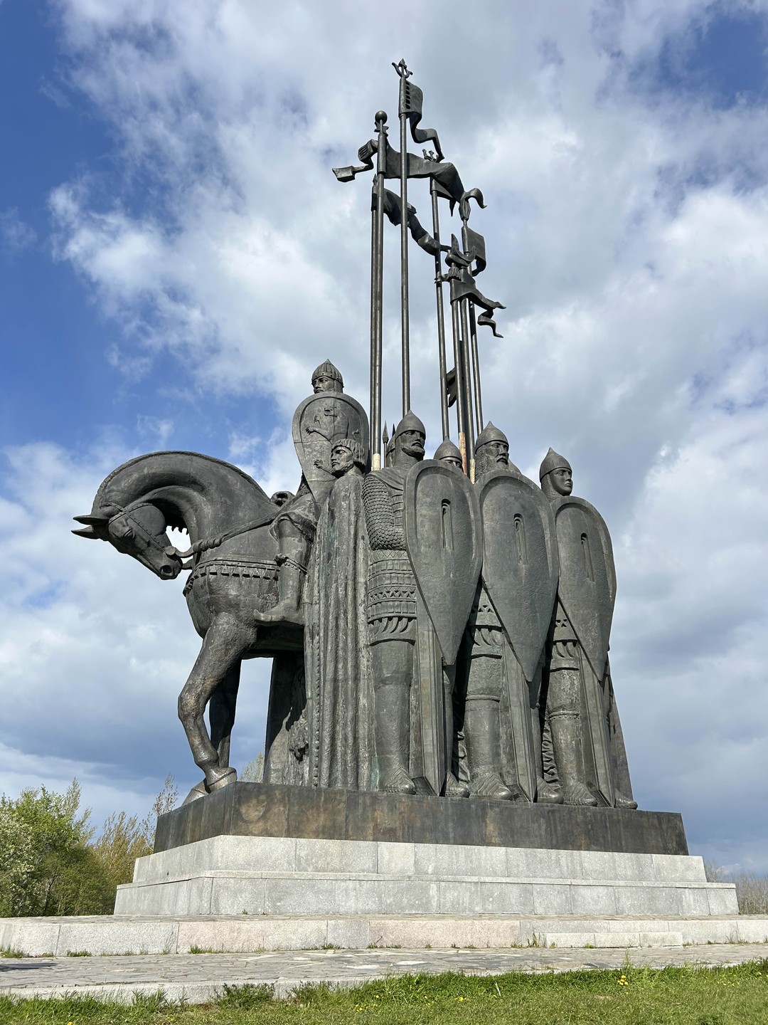 Когда приезжаешь в город в котором никогда не был, очень сложно с ориентироваться, куда пойти, что