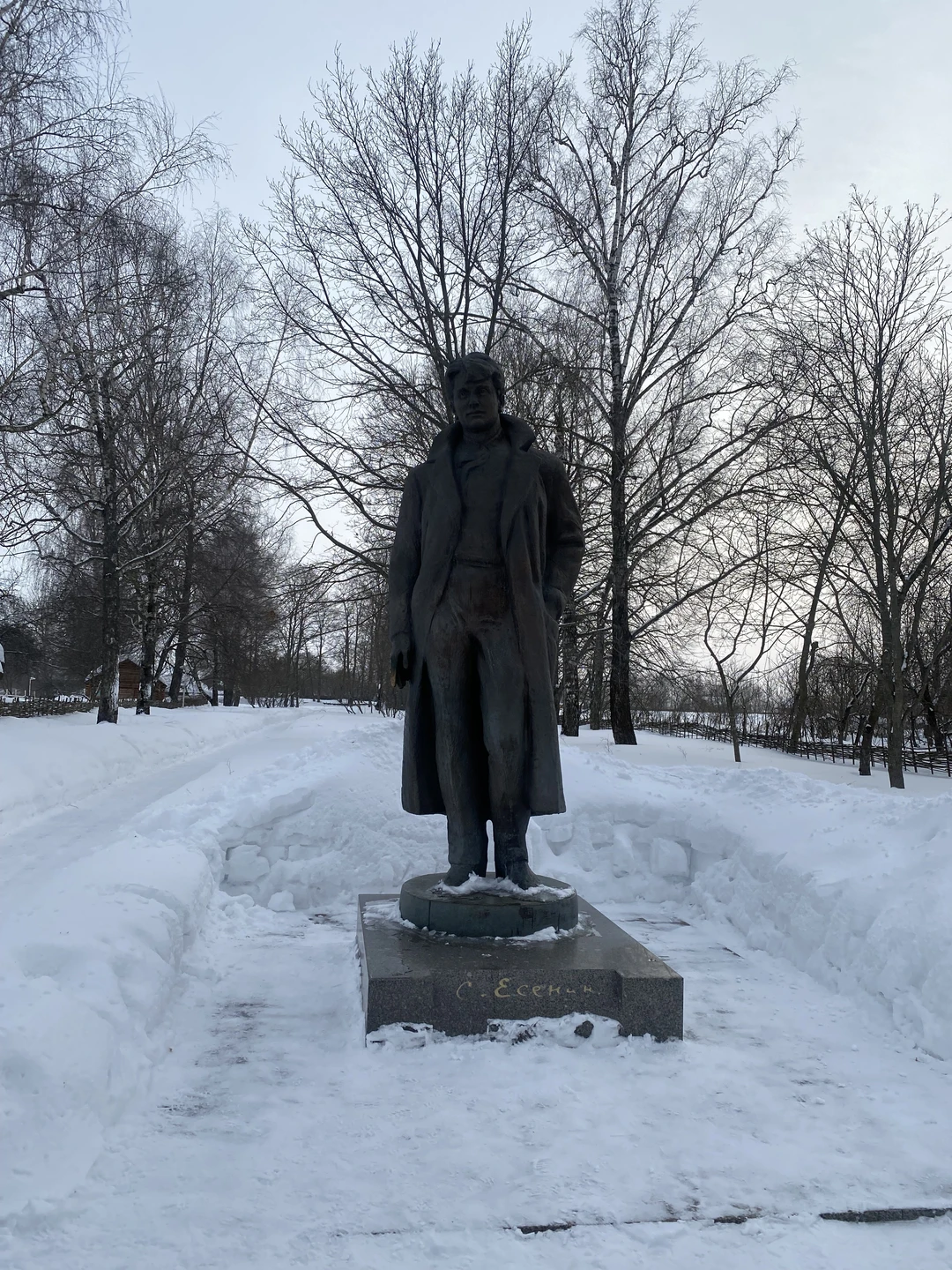 Посетили село Константиново. Нашем гидом был Дмитрий. Экскурсия прошла на одном дыхании, время пролетело незаметно. Очень
