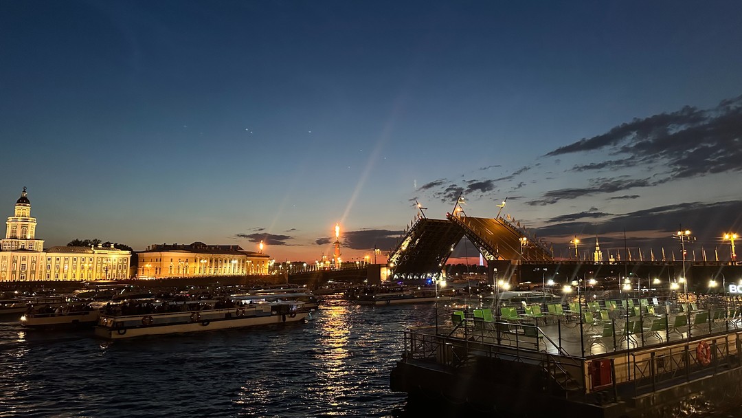 Романтика белых ночей и разводных мостов (Анжела)