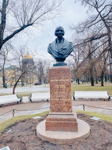Ярослав - профессионал в своем ремесле. Мы заказали экскурсию "По гоголевским местам Санкт-Петербурга". Маршрут и содержание