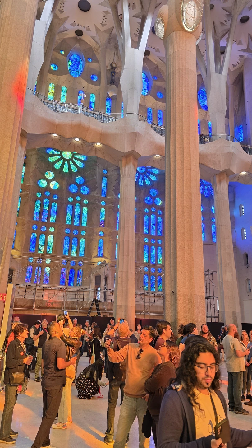 Очень понравилась экскурсия. Жаль не входит подъем наверх. Потрясающее здание. Очень интересно. Вся красота внутри!