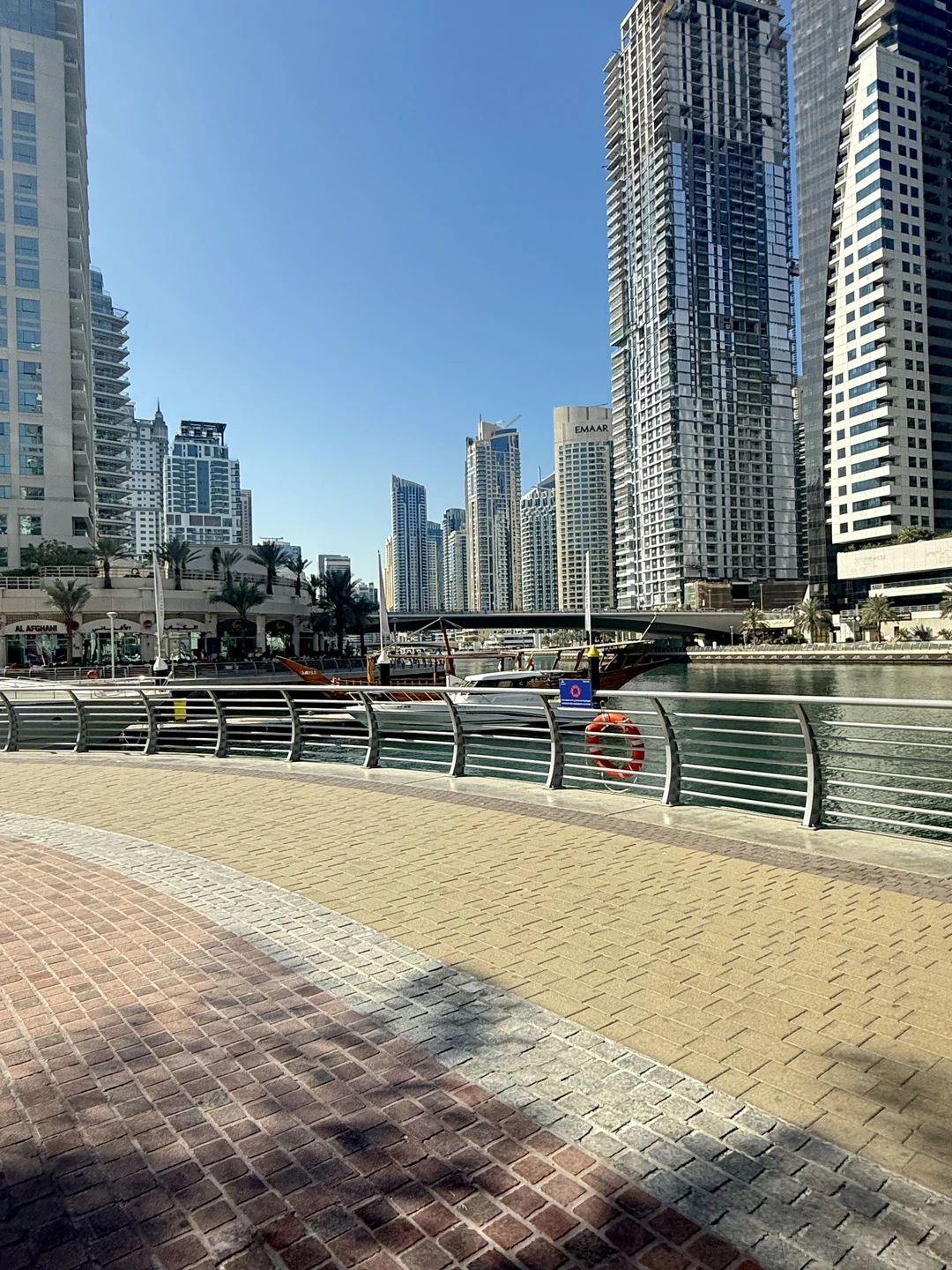 Отличная экскурсия с Тимуром: очень эрудированный и прекрасно образованный гид. Подарил нам незабываемый день в Дубаи