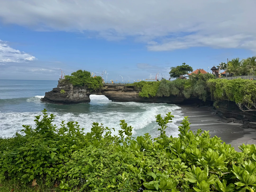 Лилис чудесная! Интересная и хорошо знает русский. Водитель топ! Спасибо за организацию крутой экскурсии!