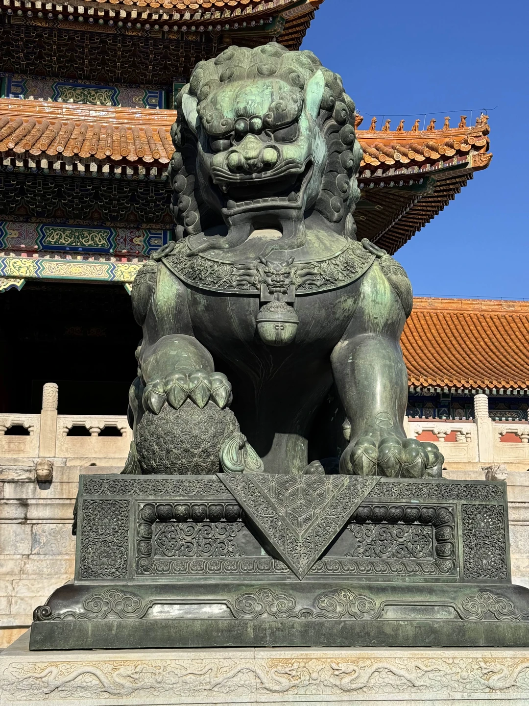 Не смотря на очень холодную погоду -5 градусов, провели всю экскурсию на открытом воздухе и почти не замерзли