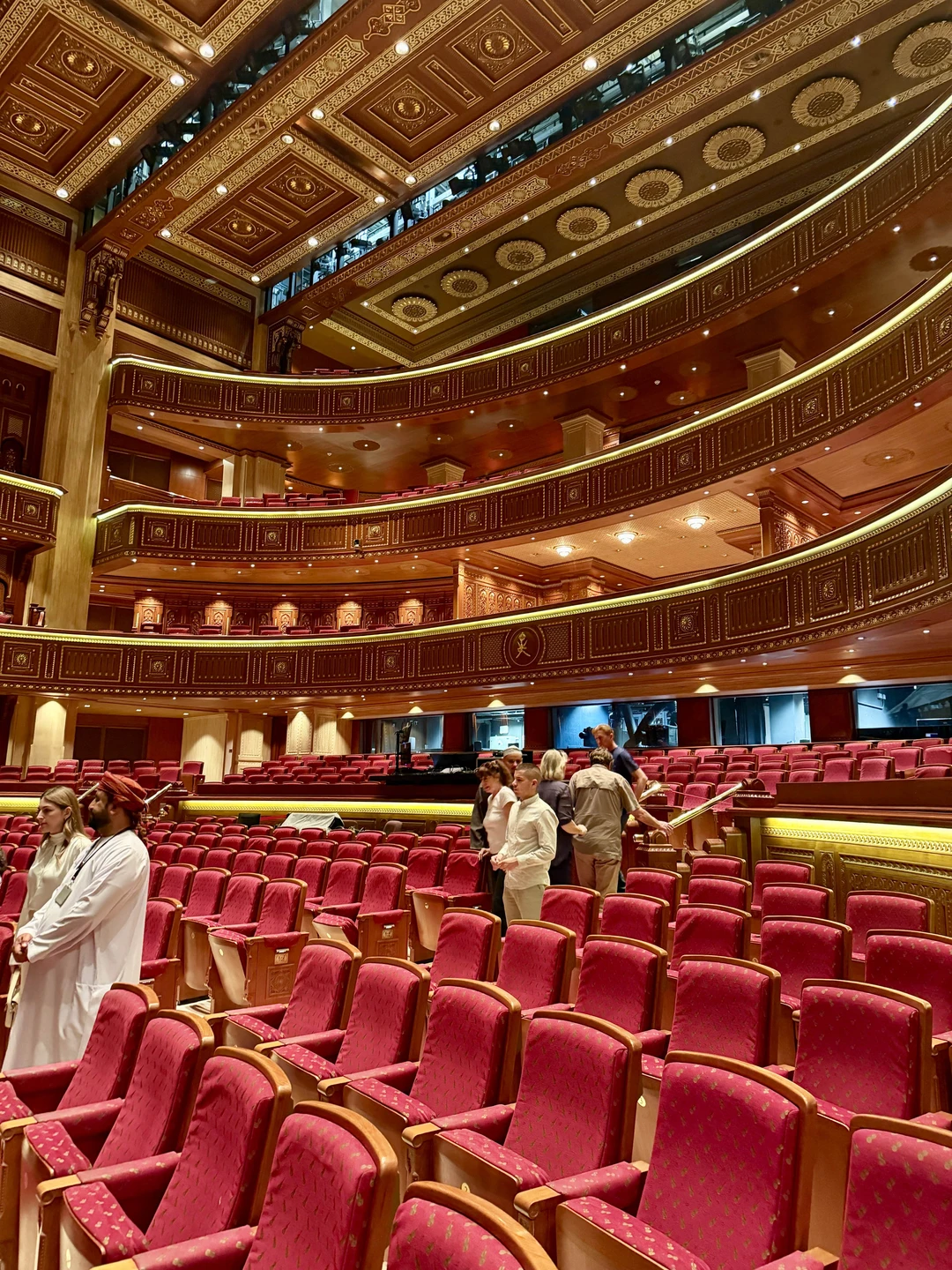 Экскурсия прошла на Ура! Огромное спасибо нашему гиду Айбару. Показал нам Маскат во всей красе, а