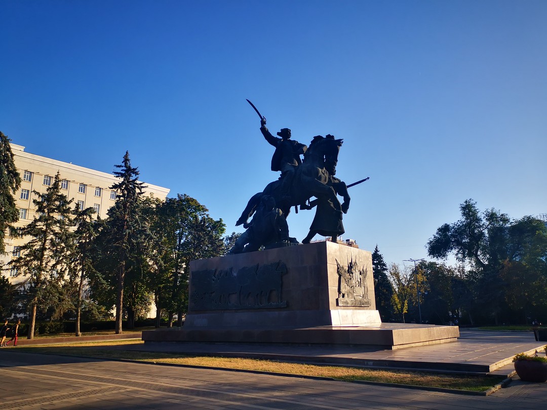 Большое спасибо Алексею за экскурсию. Всё понравилось, рассказ про историю города, реальные истории, маршрут. Отдельное спасибо
