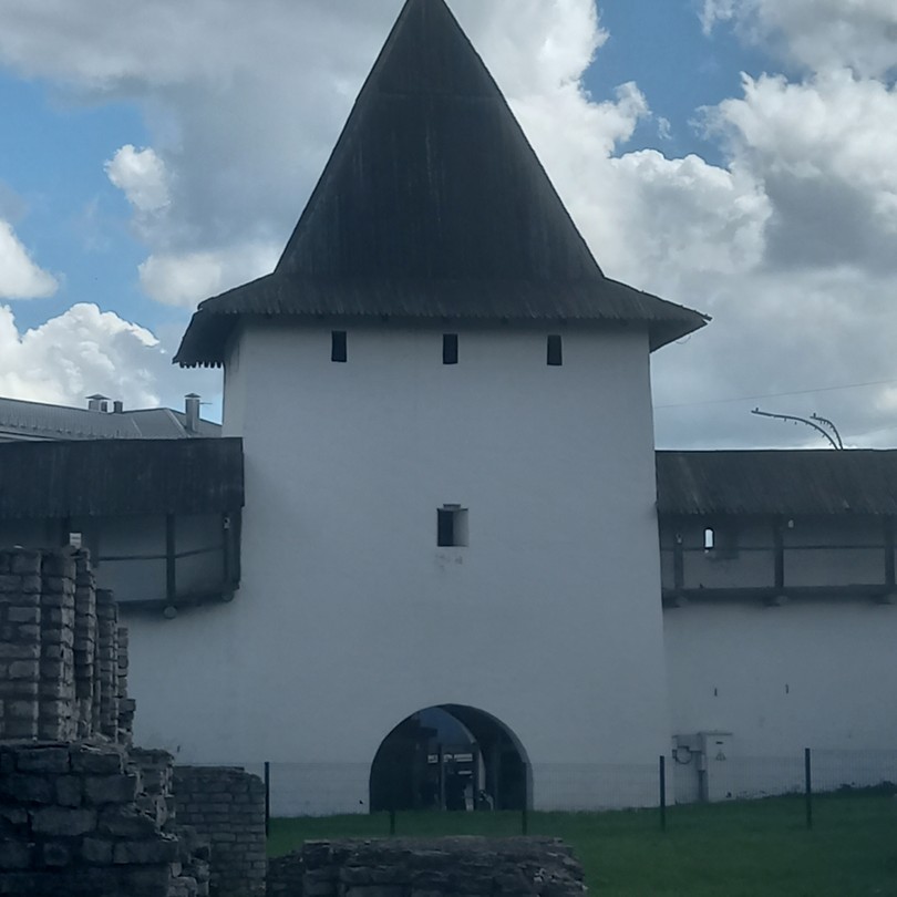 Первое знакомство с Псковским кремлём (елена)