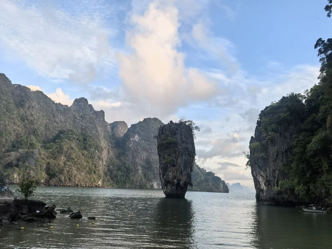 Все прошло прекрасно, на острове были практически одни, еще одна группа туристов (человек 5-6) не счет