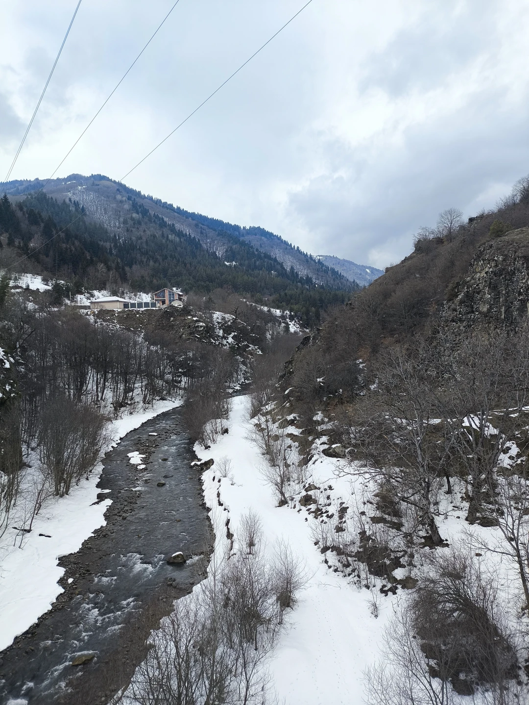 Если хотите понять осетинцев, вам сюда. Алан глубоко изучает историю осетинского народа, с гордостью рассказывает про