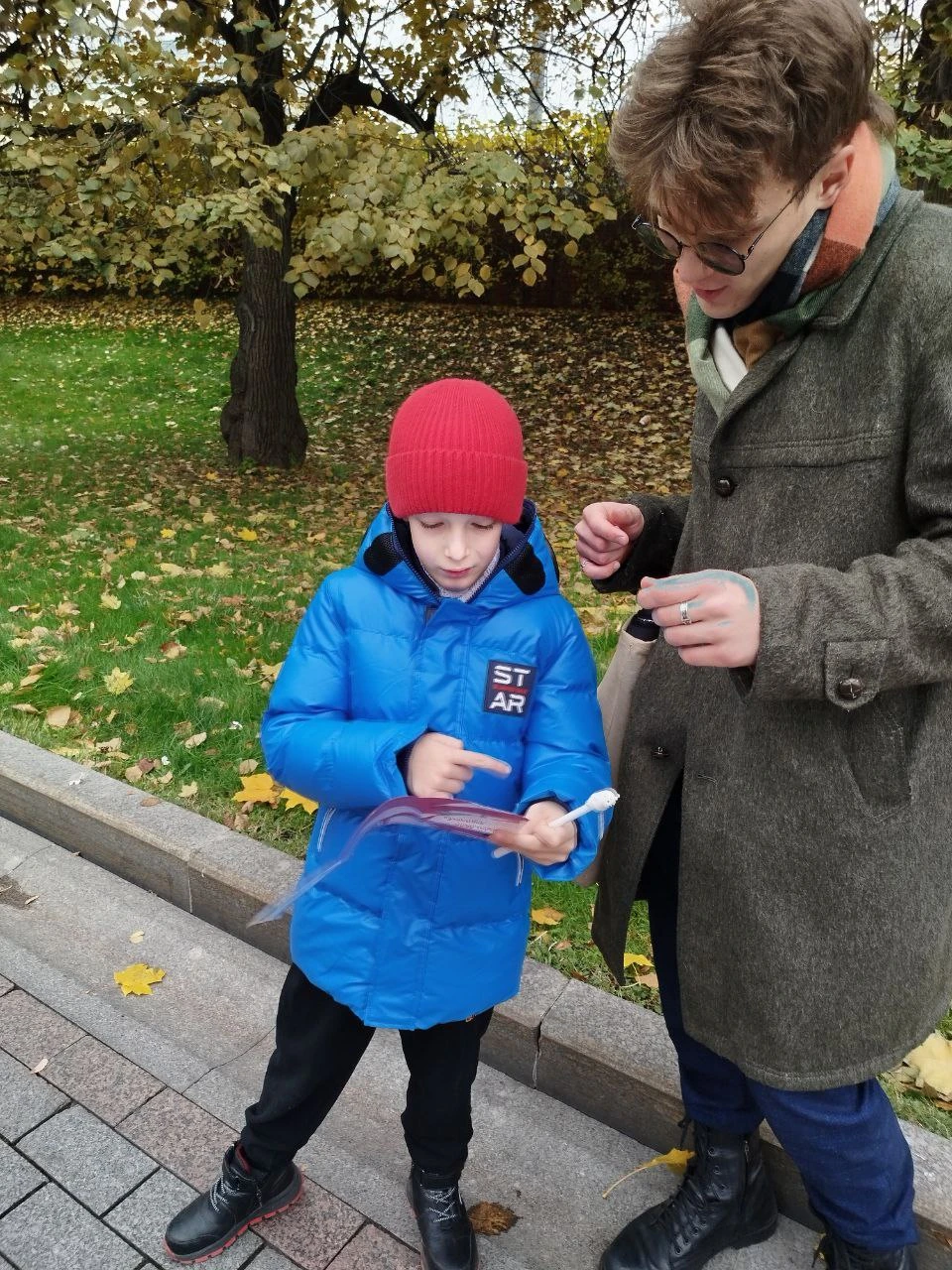 Были на экскурсии вместе с внуком 6,5 лет, мы оказались единственными слушателями, и гид Никита провел