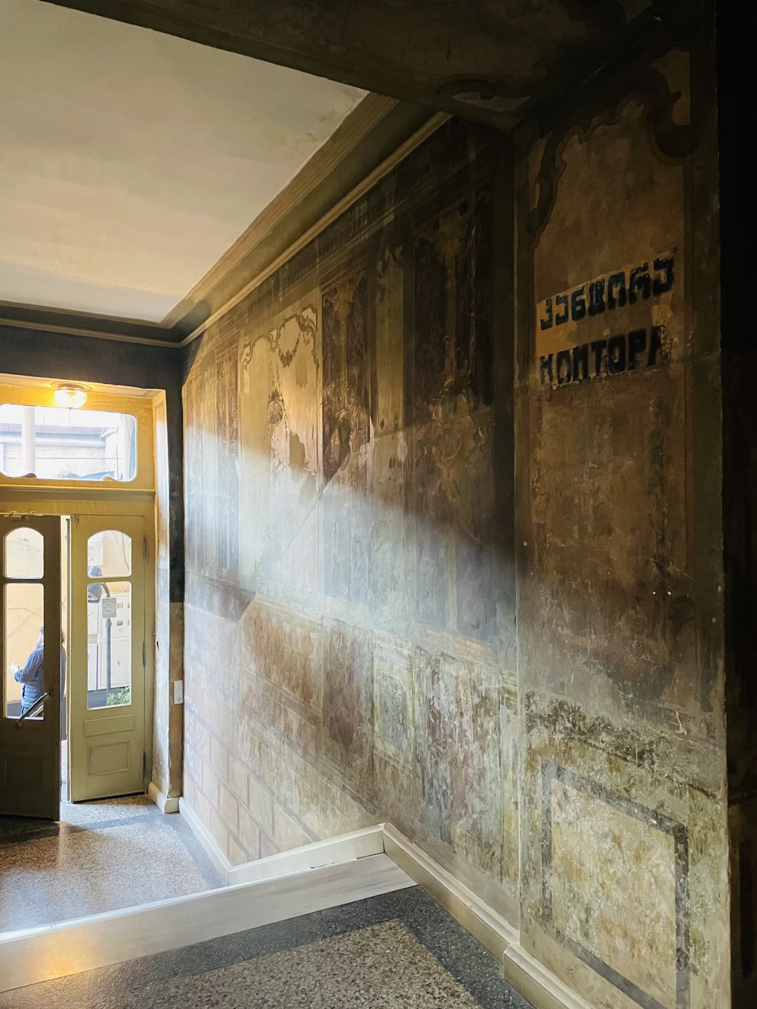 Если вы хотите разобраться в архитектурных стилях 19 века, то профессиональные знания гида вам помогут начать