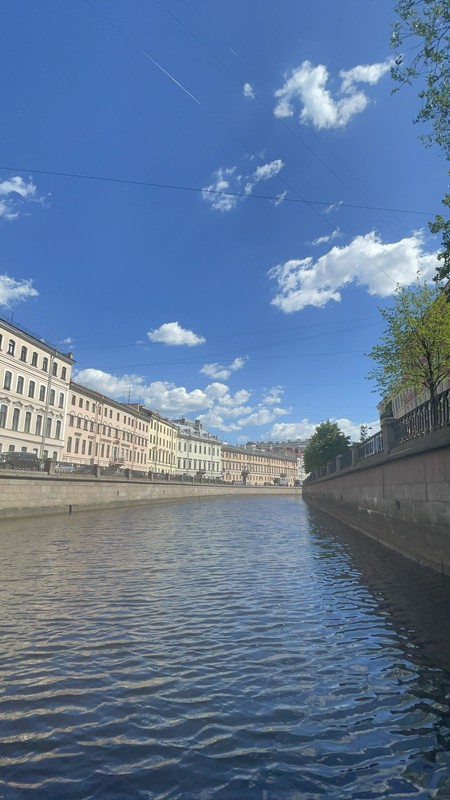 По рекам утреннего Петербурга — на катере и в небольшой группе