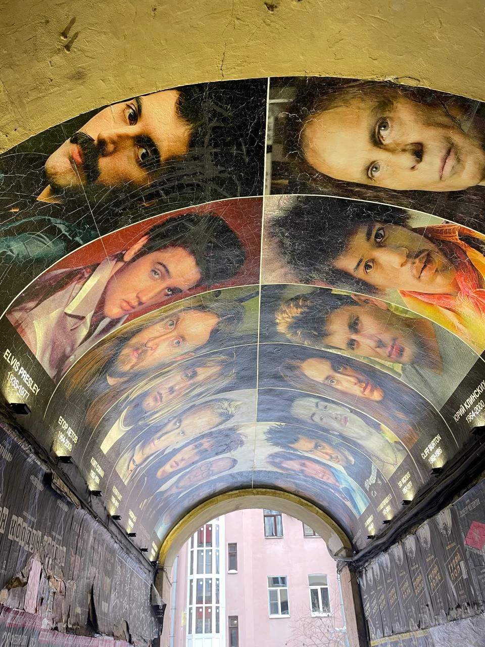 Очень интересная и содержательная экскурсия, много локаций, интересная информация, отличная подача, много фактов и интересных мыслей