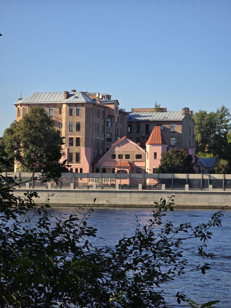 В целом квест очень хороший, материал легкий, загадки интересные)) были небольшие ошибки в процессе, обещали исправить))