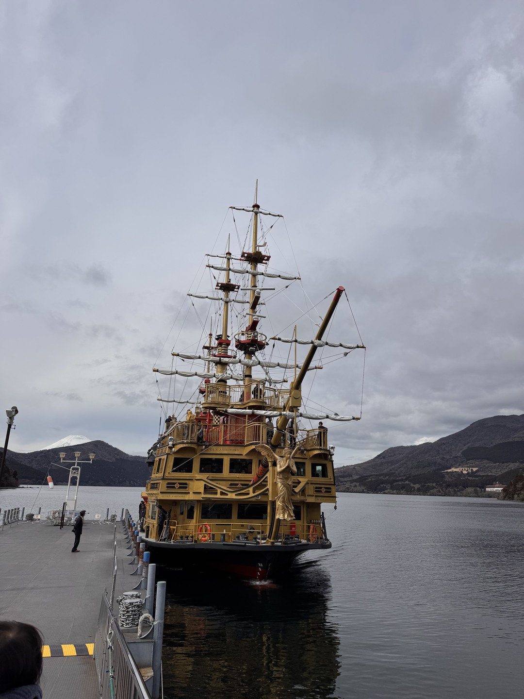 Огромная благодарность Александре за замечательное путешествие. На автомобиле от отеля мы проехали по чудесным местам Японии