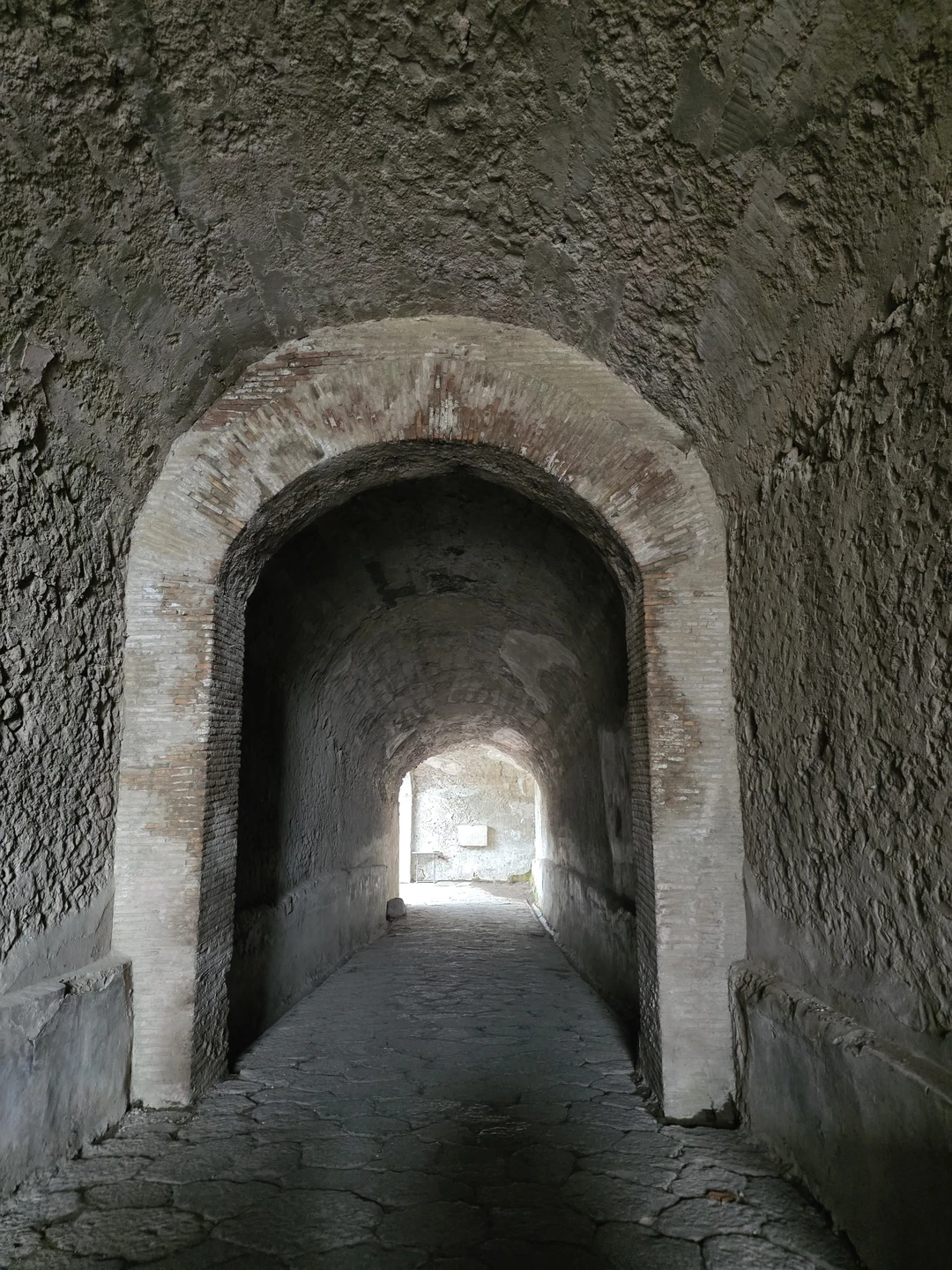 Оказались на несколько дней семьёй в Неаполе. Был один день на экскурсию. Всем хотелось увидеть и