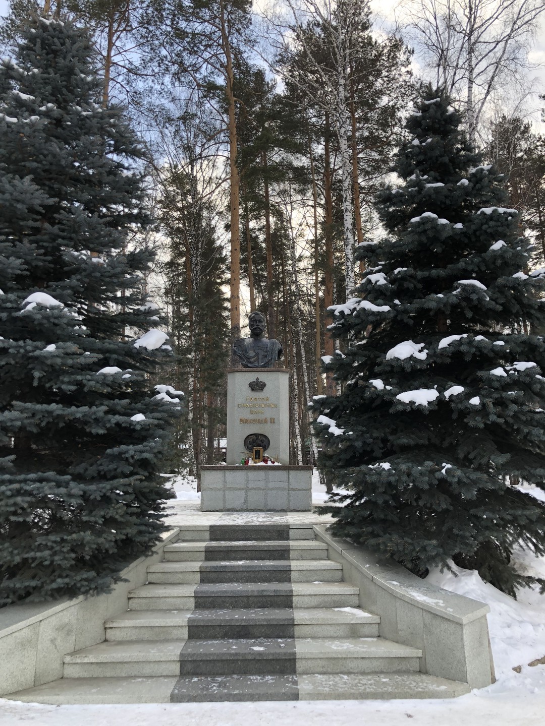 Было интересно и познавательно. Рассказ гида продолжался всю дорогу. Увидели много разных локаций. Отчеканили свои монеты.