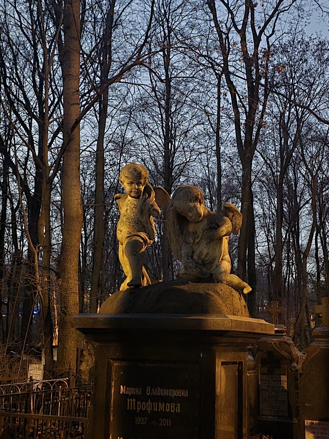 Потрясающая экскурсия по Введенскому кладбищу! Огромная благодарность Денису. Рассказ был настолько живым и интересным, что время