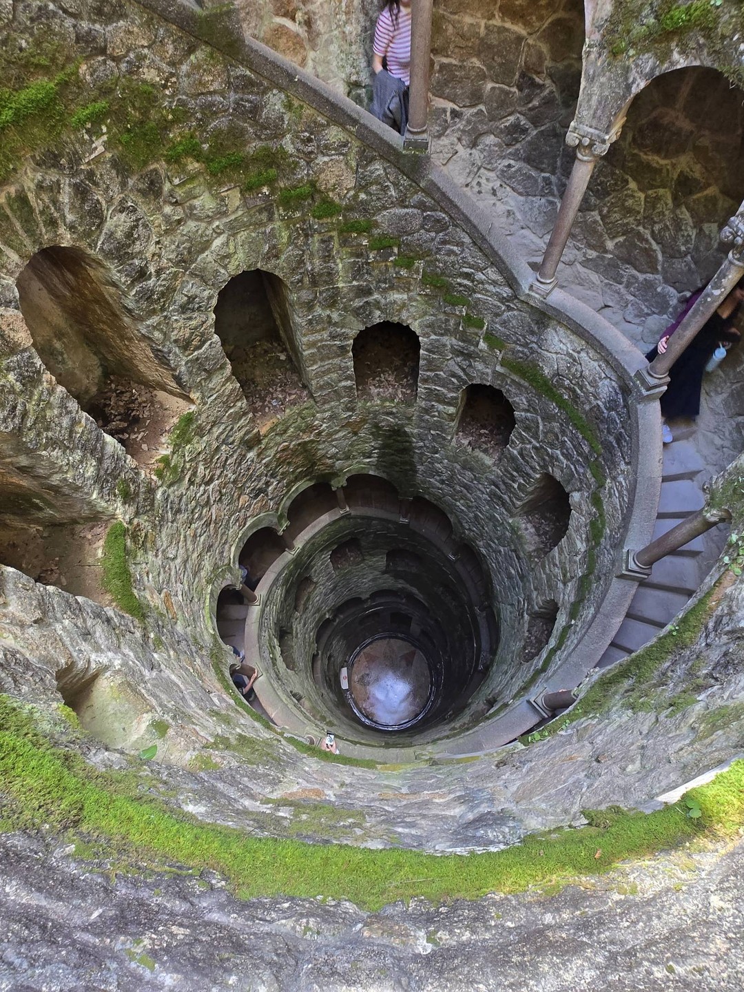 Ездили в путешествие с гидом Алексеем. По организации было все четко - связался с нами заранее,