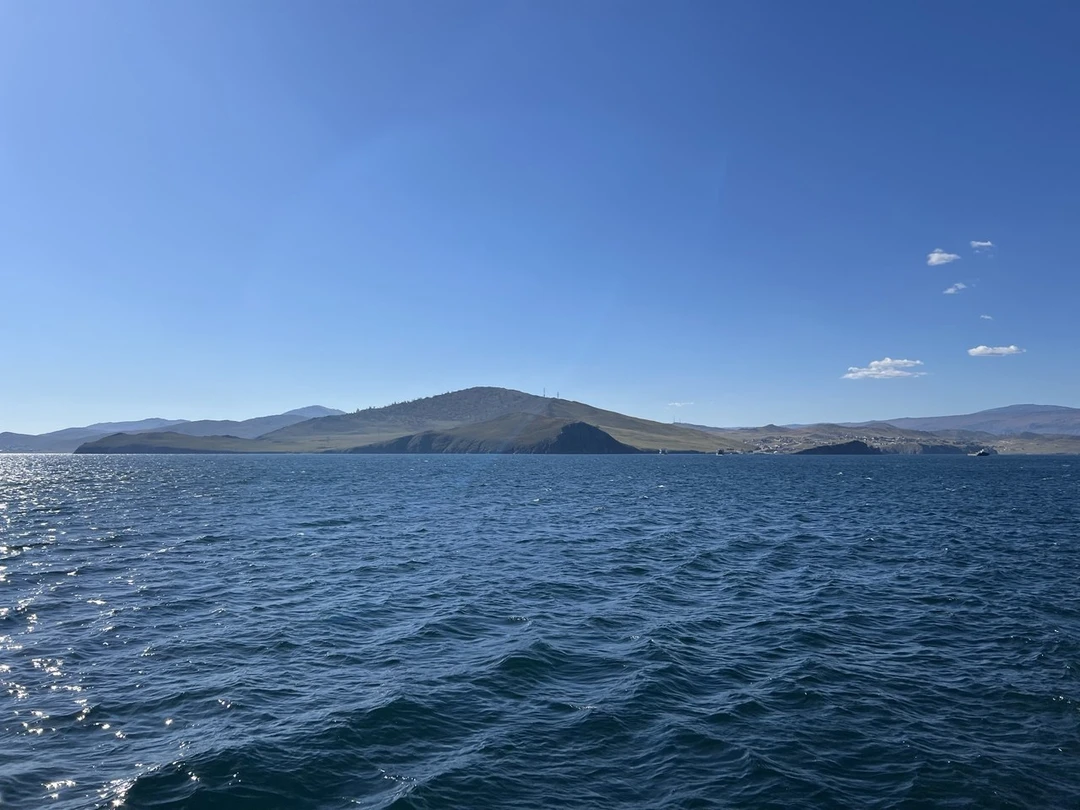 Ездили с Максимом на Ольхон на один день из Иркутска в сентябре. Все очень понравилось, масса