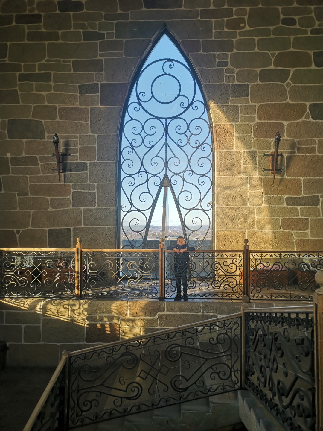 Борис очень душевный и увлеченный человек. Хорошо владеет информацией о истории республики и России вцелом