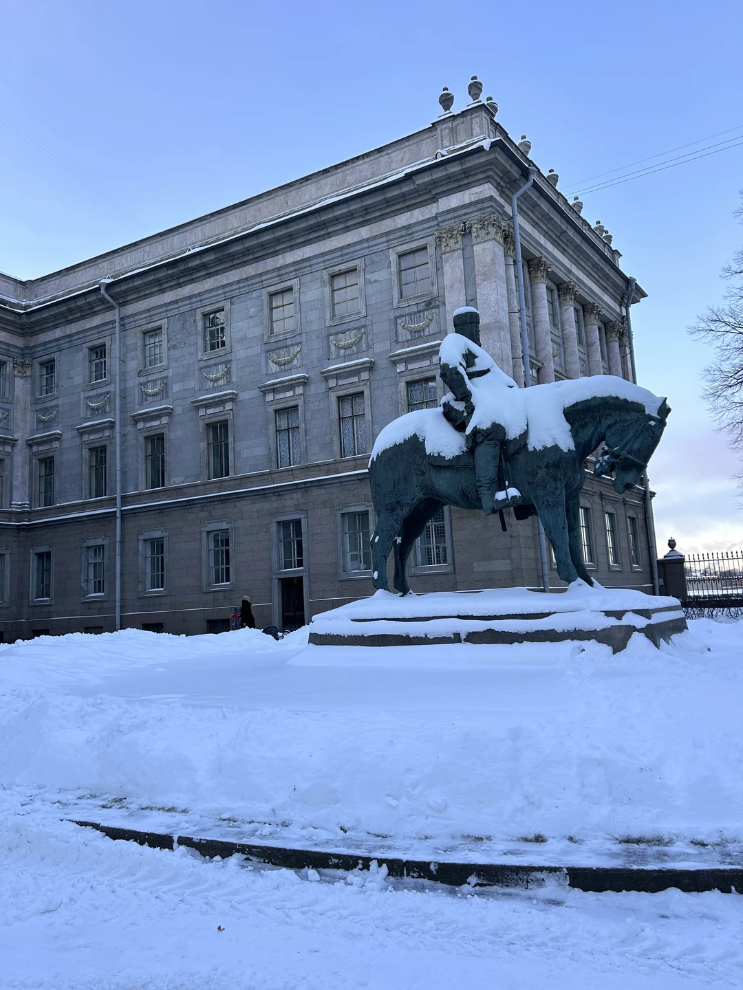 Потрясающая экскурсия! Огромное спасибо Татьяне за подробный рассказ о семье Романовых! Очень приятный экскурсовод. Видно, что