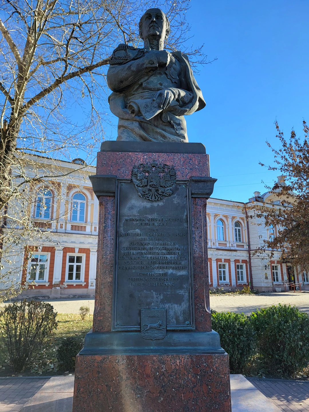 Было отлично. Даже привлекли местного жителя показать нам, как правильно вкушать местные буузы (позы)