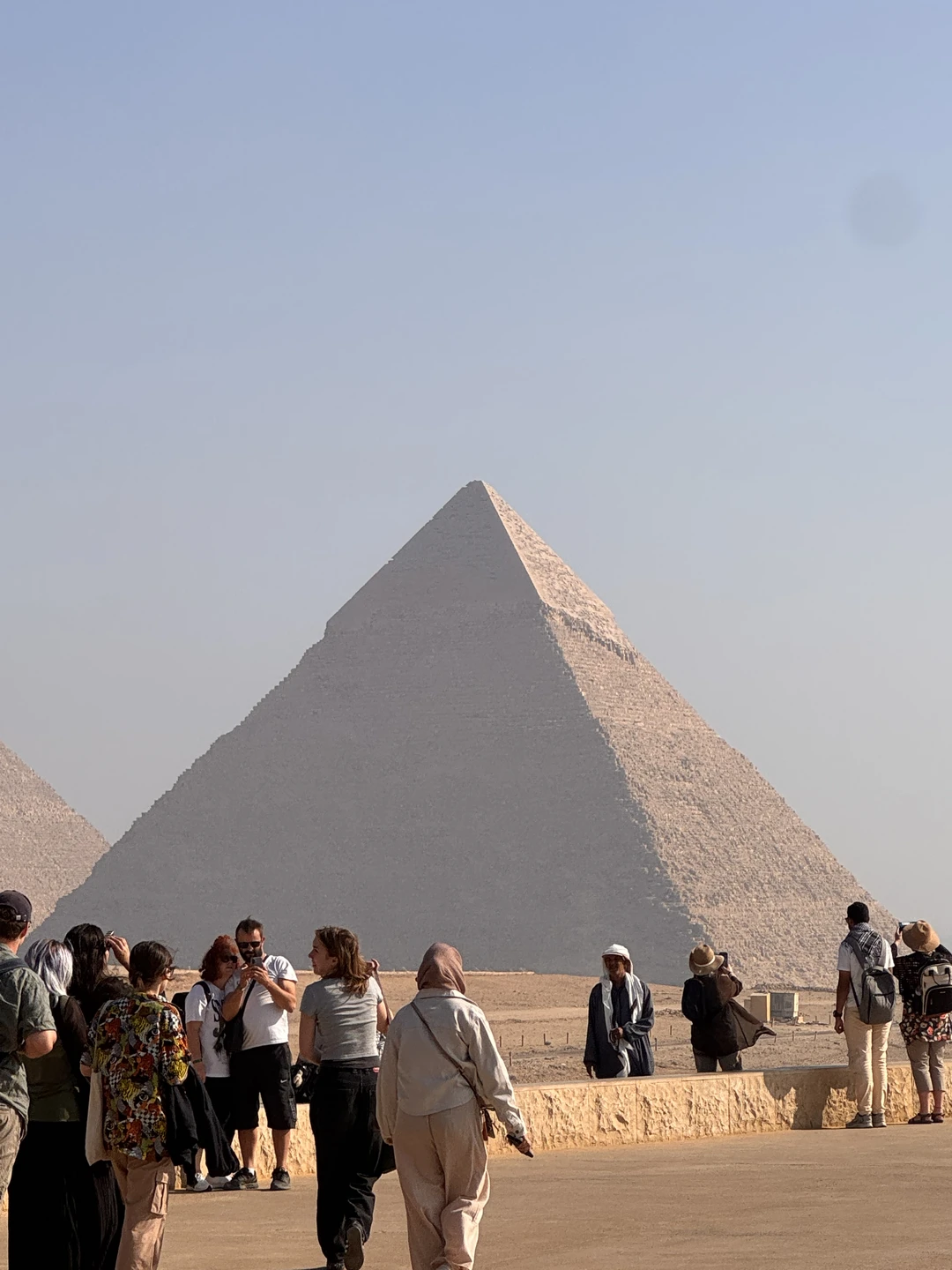 Отличная экскурсия по пирамидам! Узнали много нового, маршрут был продуман, никакой суеты. Гид Ахмед профессионал своего