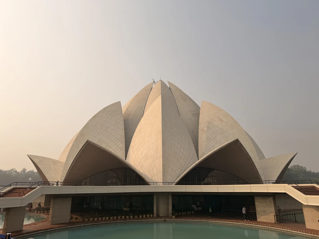 Потрясающий гид! Благодаря ему Дели открылся совершенно по-другому — живой, яркий, глубокий. Он очень заботливо продумывал