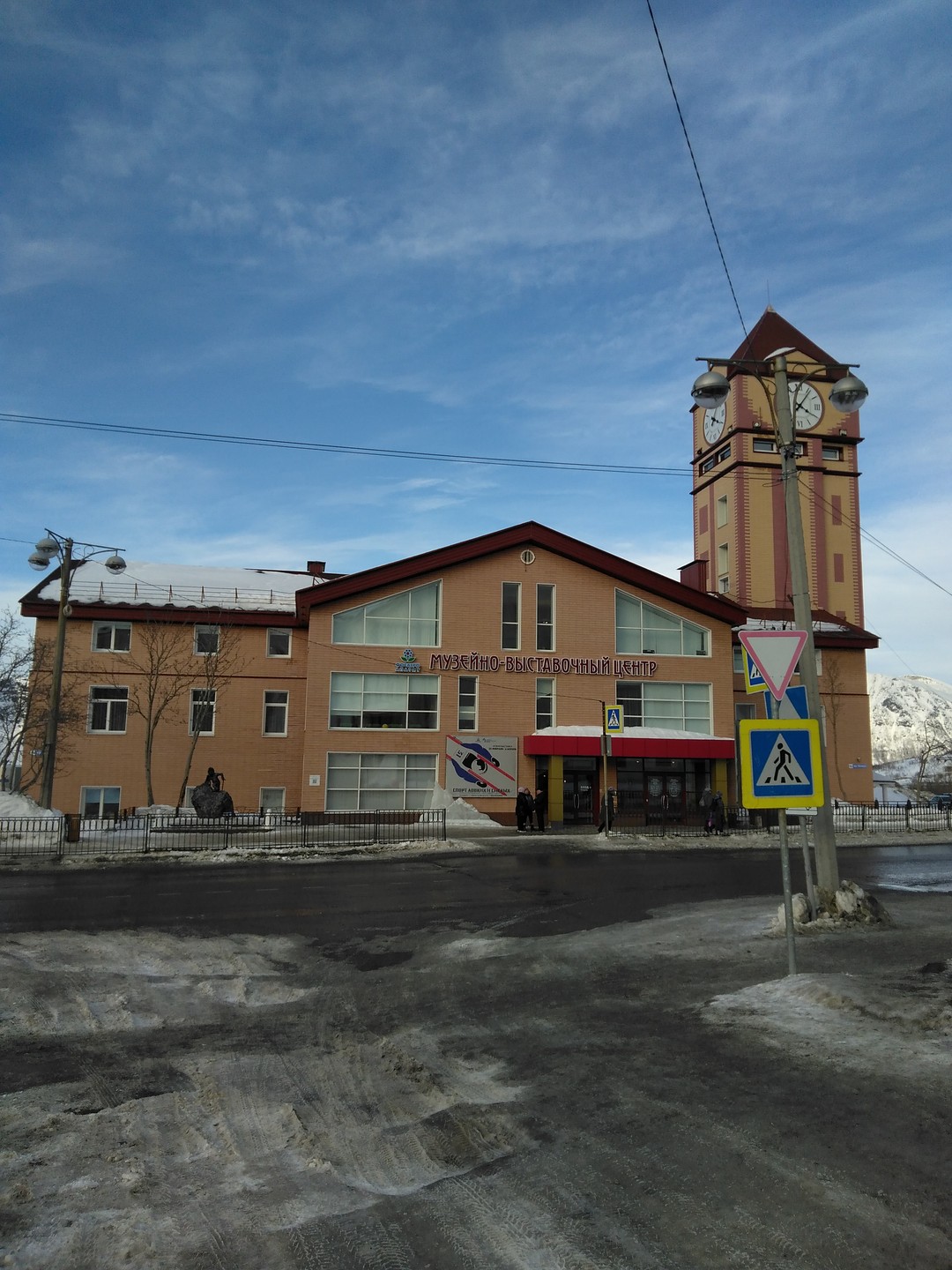 Поездка в Кировск, окружённый горным массивом Хибины, получилась очень насыщенная и познавательная. С вершины "Большого Вудьяра"